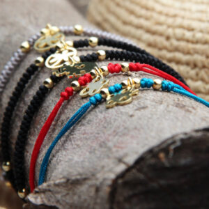 Parmi les bijoux populaires, les bracelets sont très esthétiques.