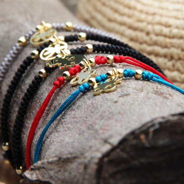 Parmi les bijoux populaires, les bracelets sont tr├еs esth├Еtiques.