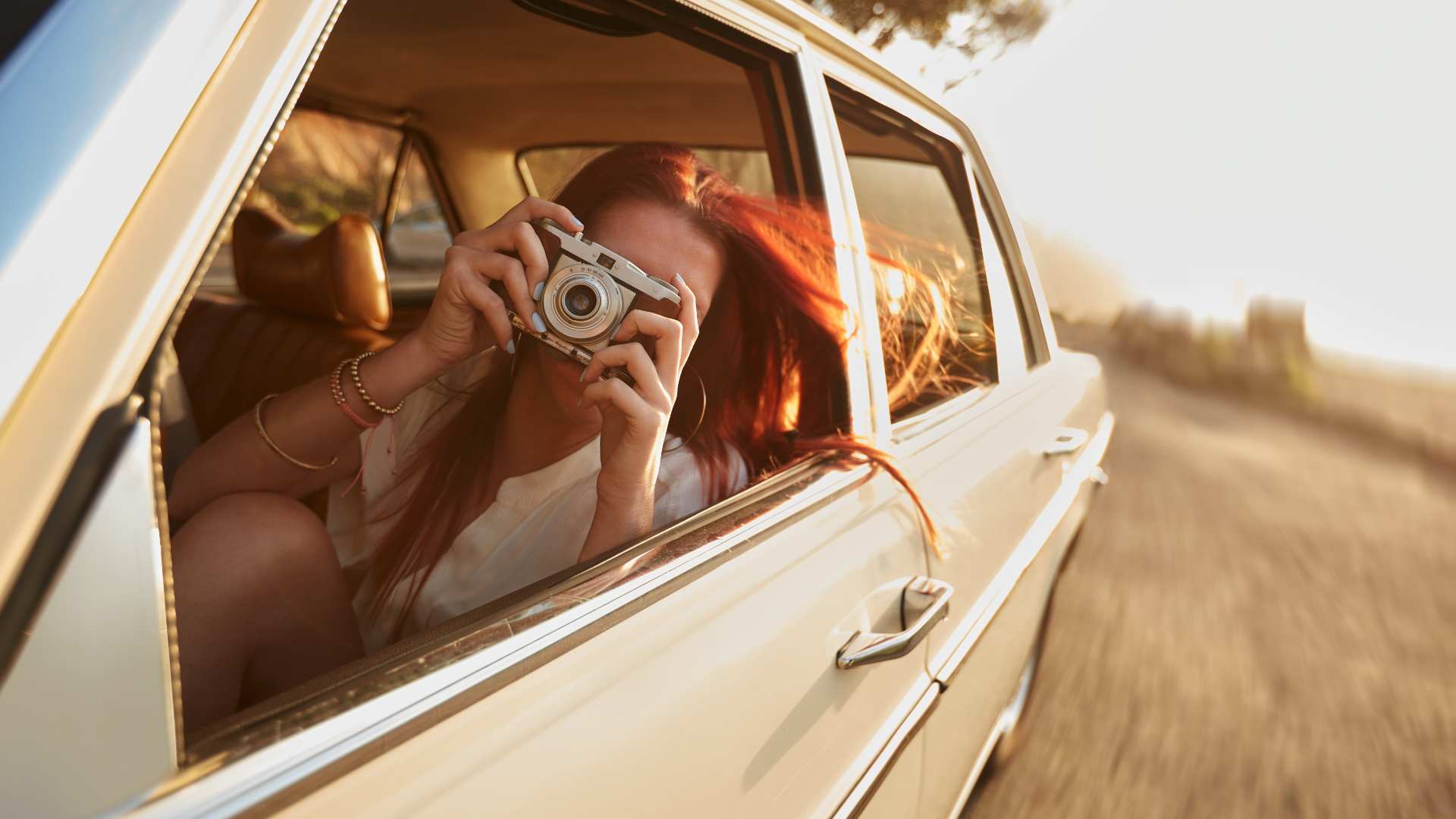 femme dans une voiture